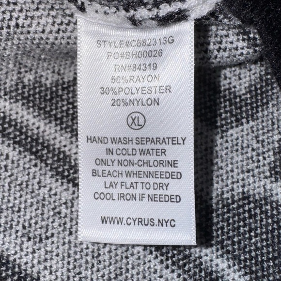 Strazzi by Cyrus Black and White Patterned Sweater NWT - Picture 7 of 10